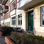 Sonnig & Helle Wohnung Alexanderplatz In 15Min Zu Erreichen, Herthastrasse Sehr Schoen Und Gross Fuer Gruppen Geeignet