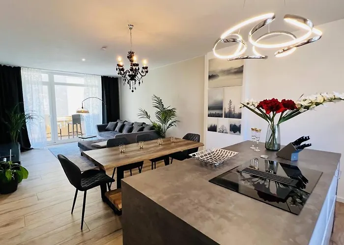 Central Designer 3 Room Apt With Terrace & Parking