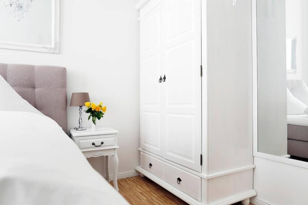 Sc 06 By Rockchair L Superhost Status L 4 Bedrooms Boxspringbeds 2 Bathrooms Balcony Elevator - Cozy Family & Business Flair Welcomes You! Berlim