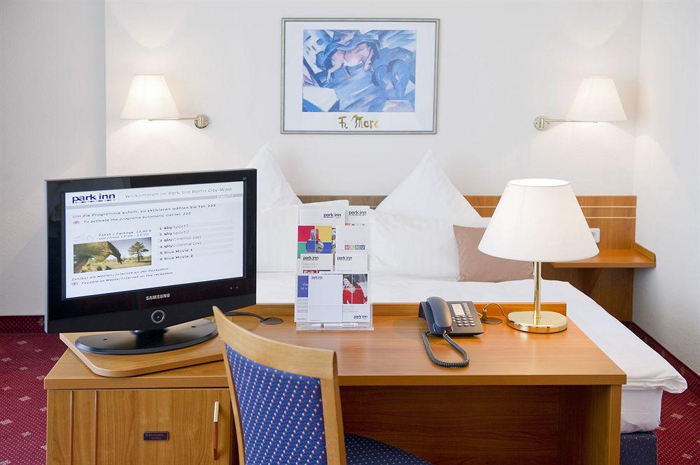 Centro West Hotel 4*