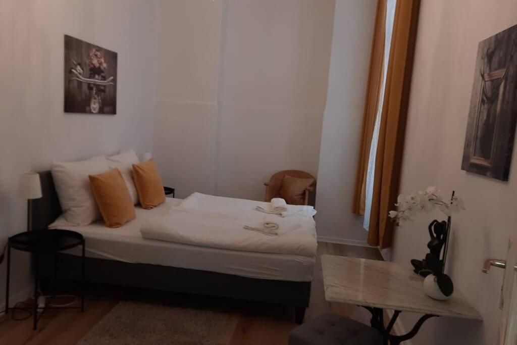 Family For 6 Guests, Mitte Moabit *