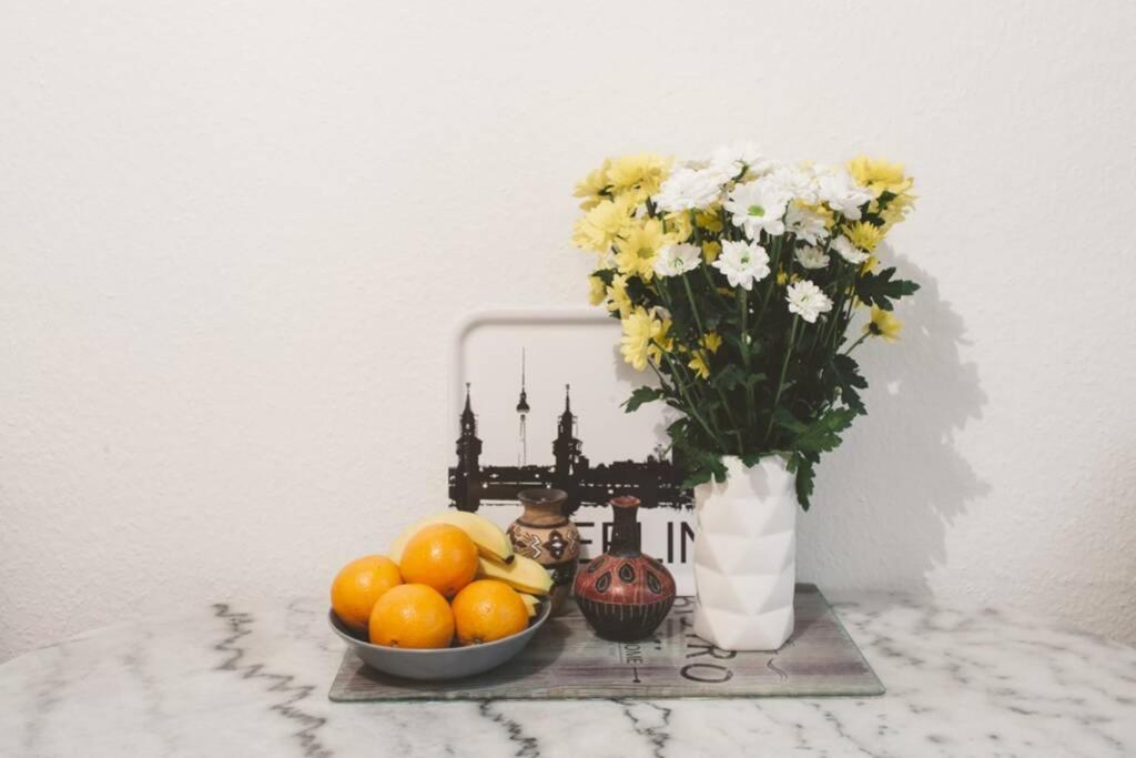 Family For 6 Guests, Mitte Moabit Apartment *