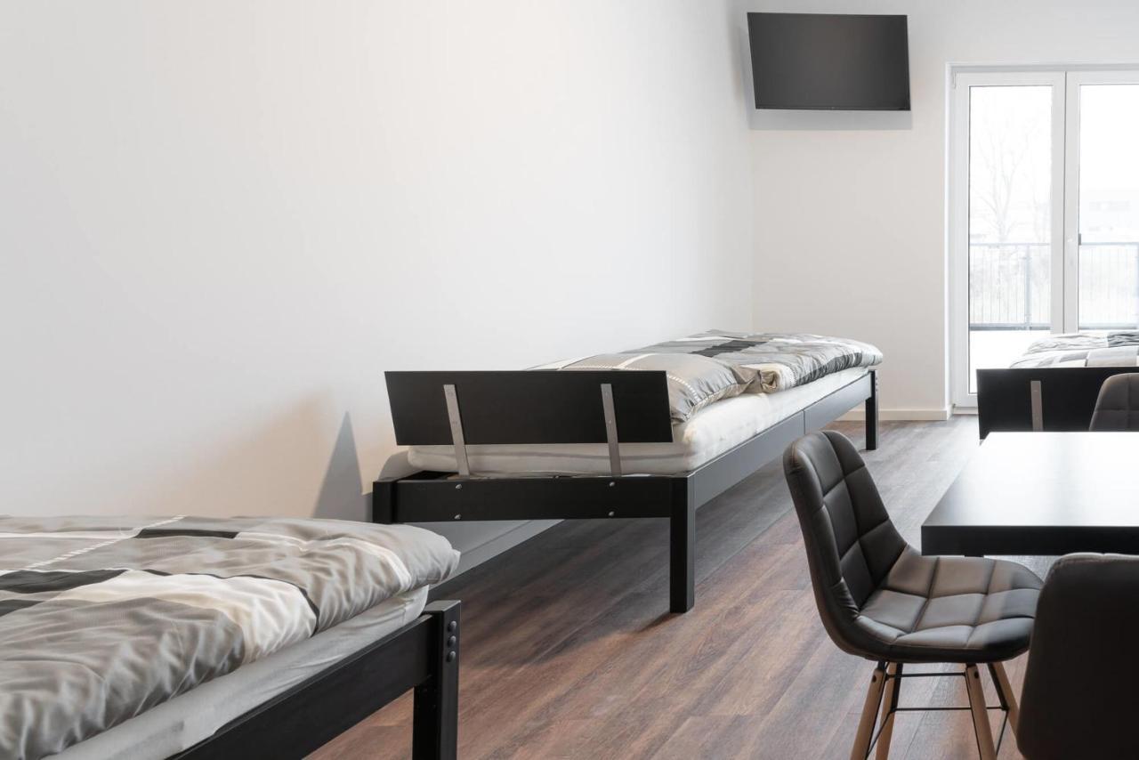 Monteurzimmer Pankow Mit Dachterrasse - Nur 10 Min. Von Der A10 - 3 Zimmer/ 7 Betten Guest house *