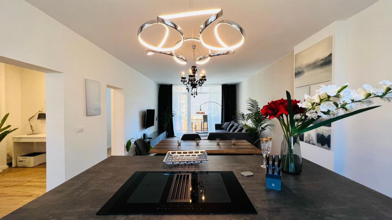 Central Designer 3 Apt With Terrace & Parking