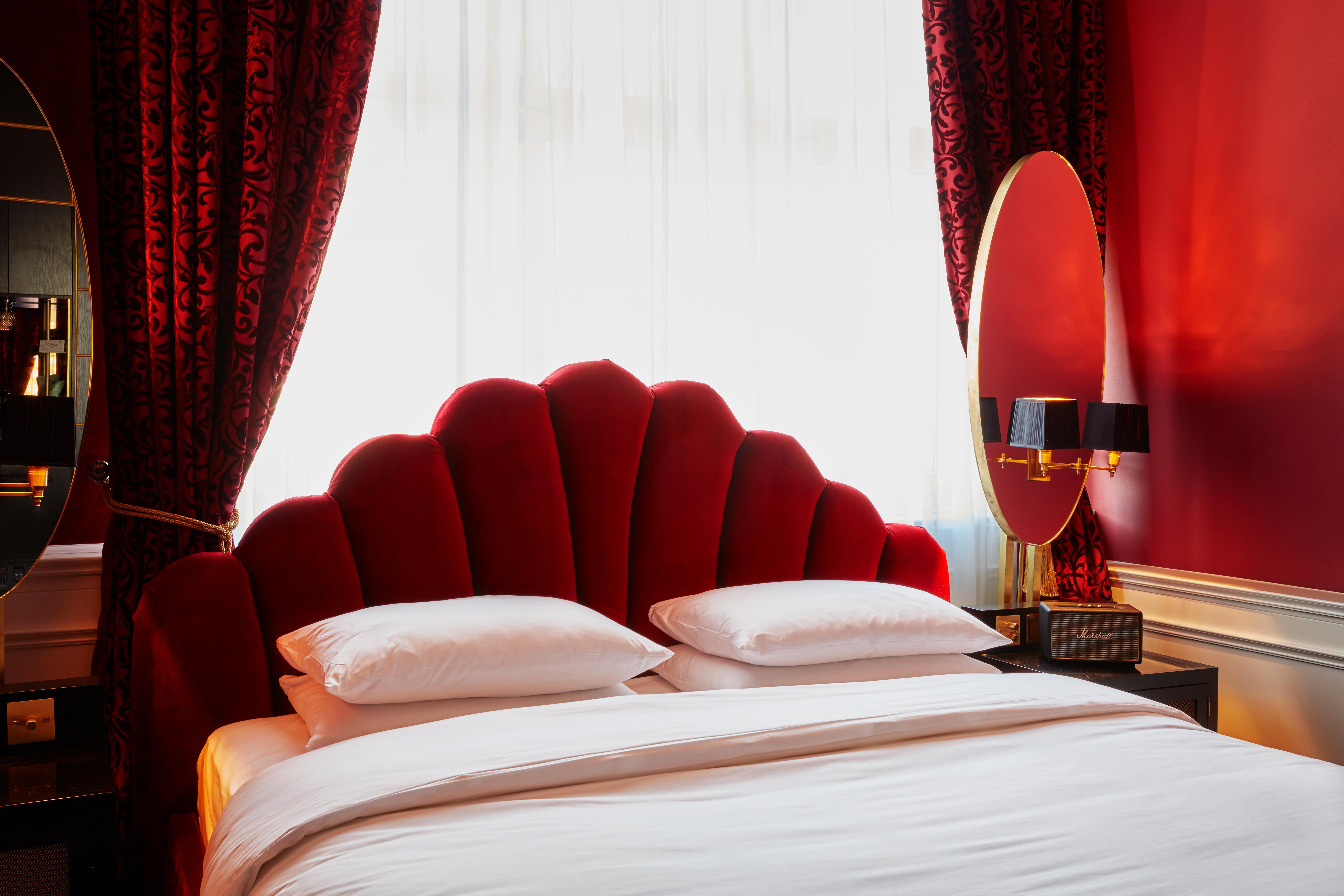 Provocateur Berlin, Part Of Sircle Collection 4*