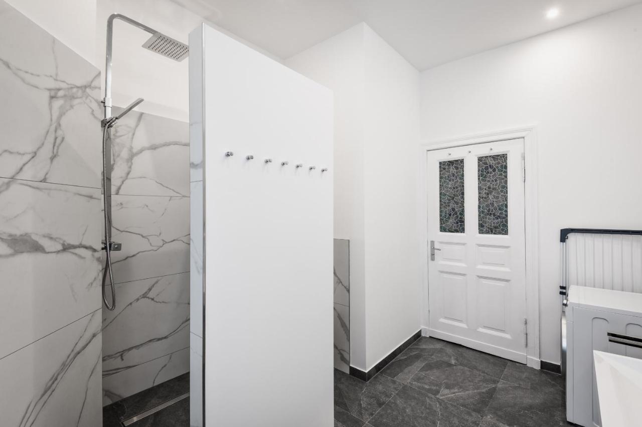 Apartamento Riesiges Nahe Kudamm Sehr Schoner Altbau 123m2 Gross 12 Gaste Berlim