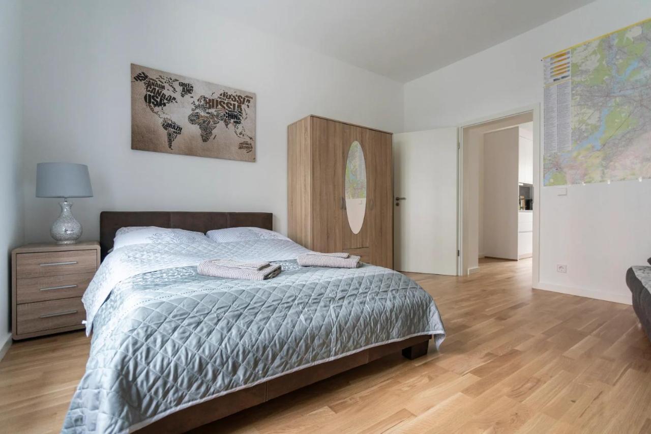 A Stylish In The Center Of True Apartment