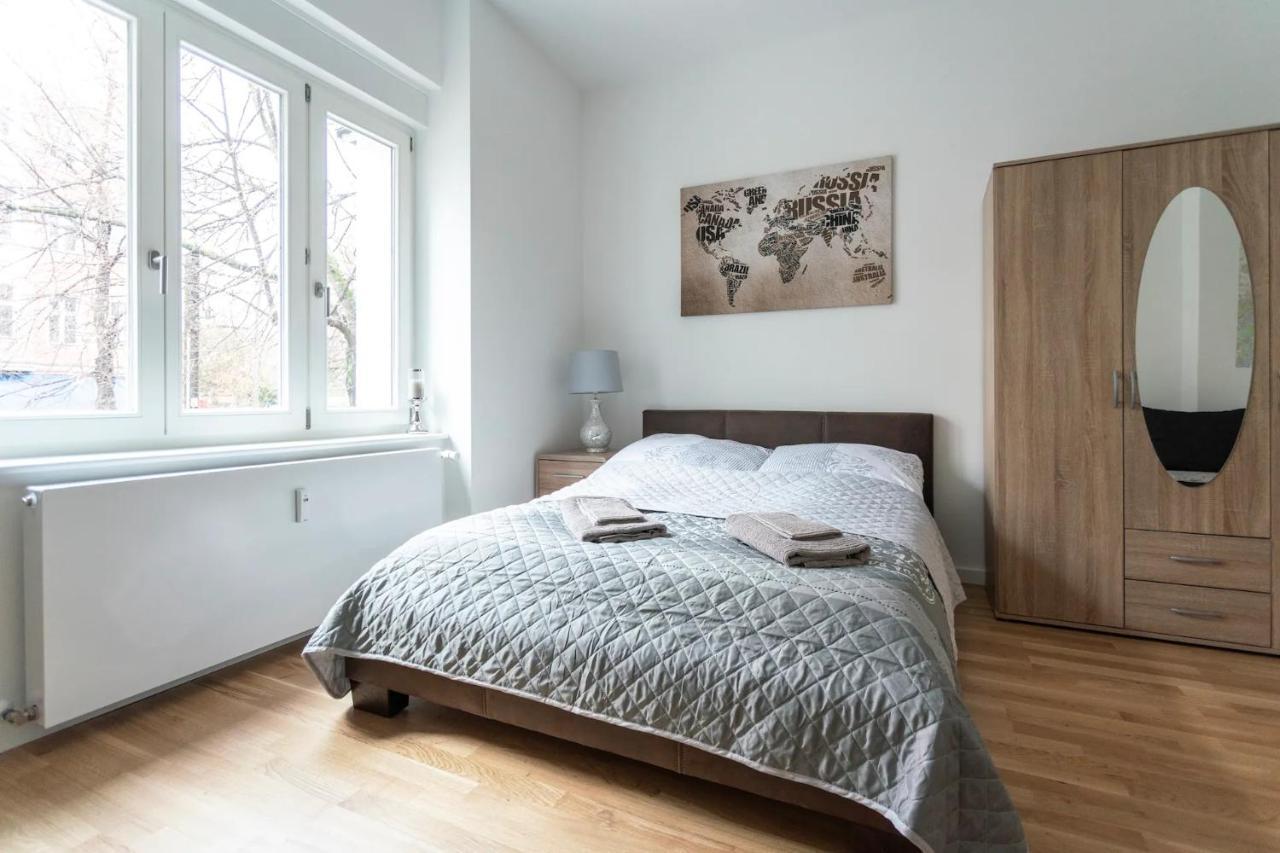 A Stylish In The Center Of True Apartment