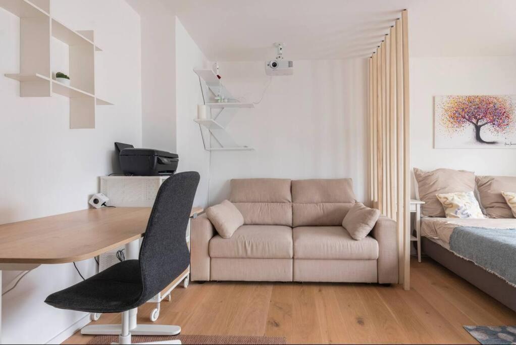 Modern In Central Apartment *