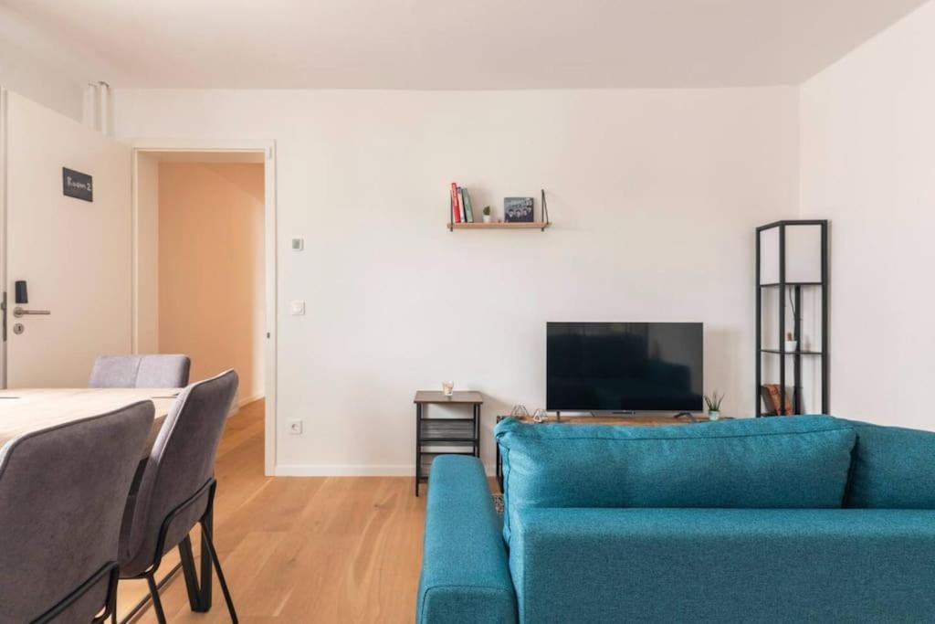 Modern In Central Apartment