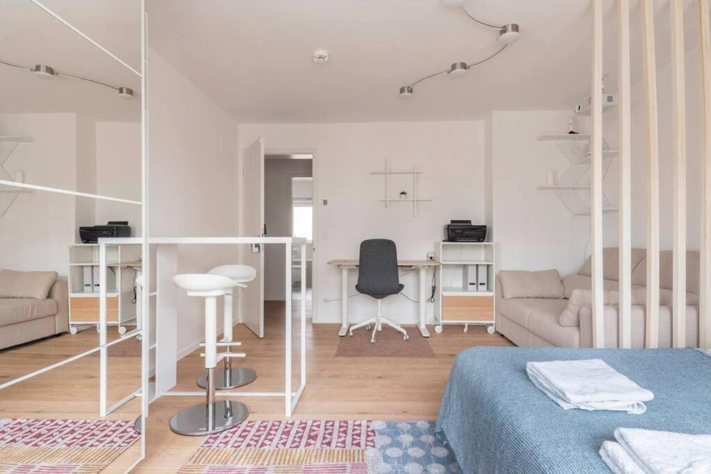 Modern In Central Apartment