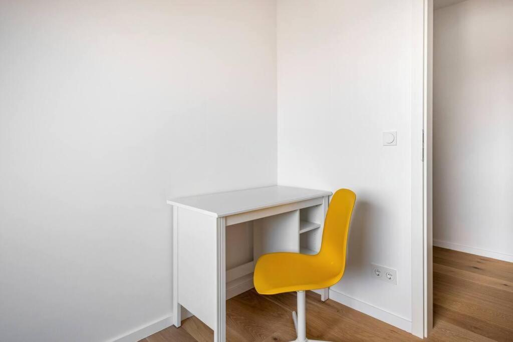 Modern In Central Apartment *