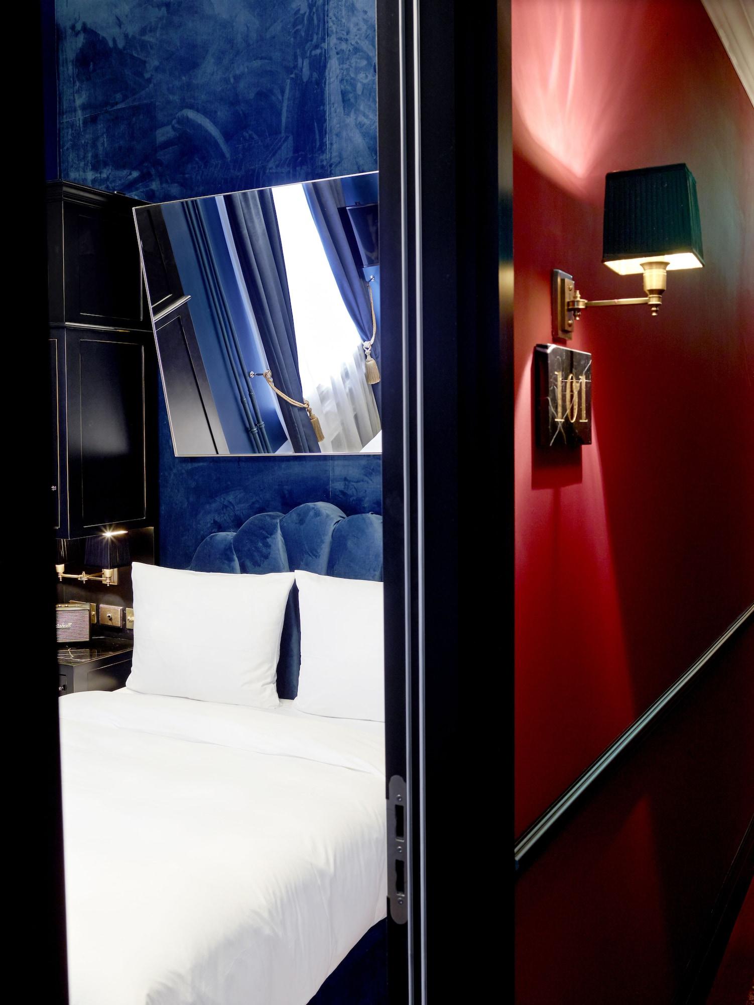 Provocateur Berlin, Part Of Sircle Collection 4*
