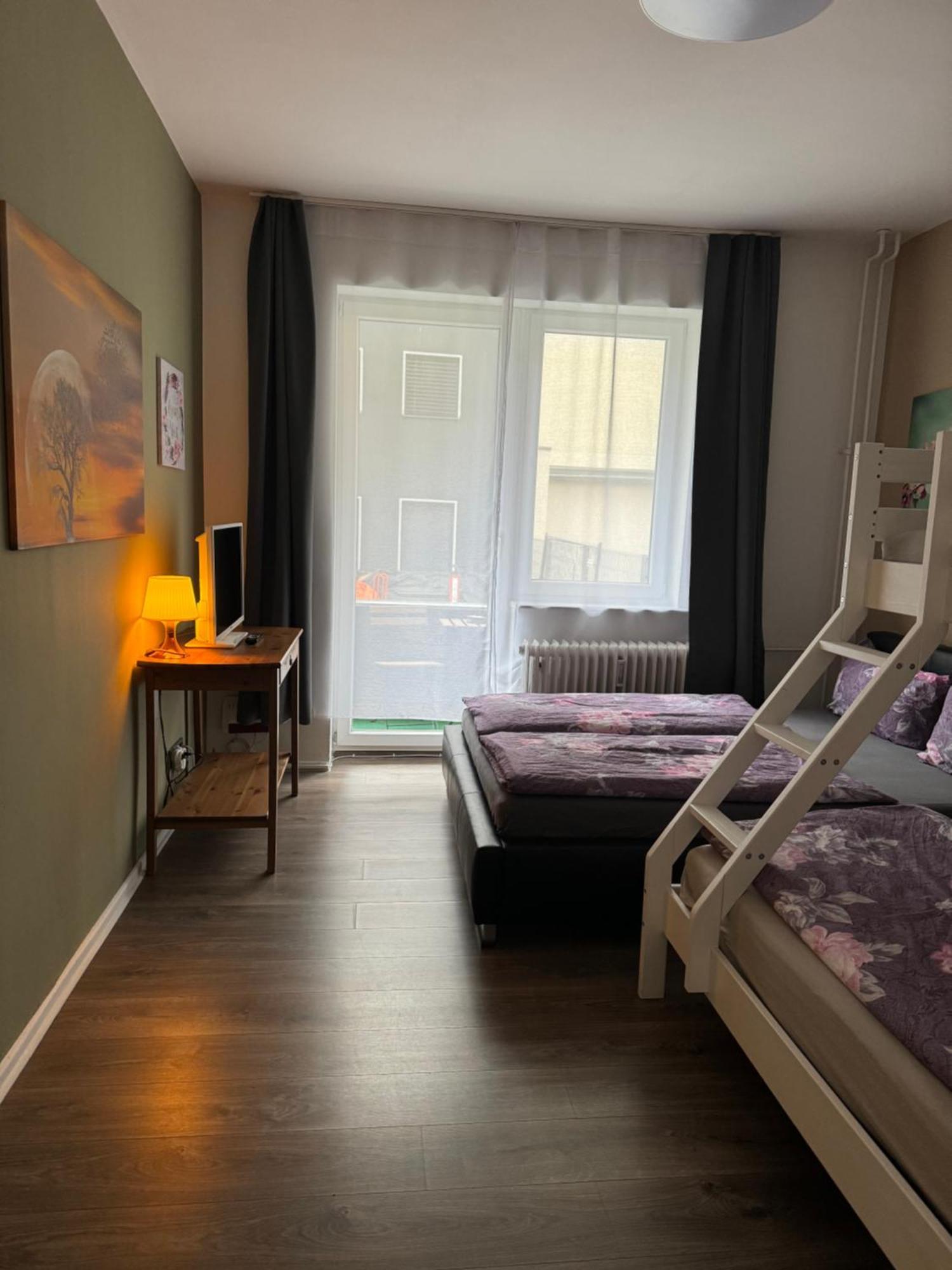 Pur - Fuer Bis Zu 12 Personen Apartamento Berlim