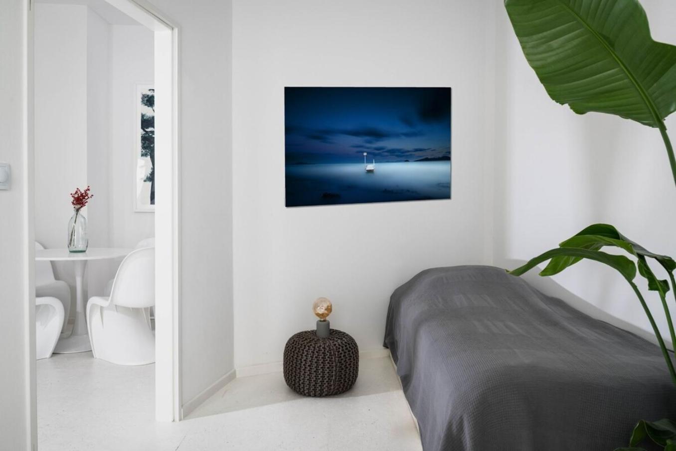 Apartment With Fireplace Near Underground