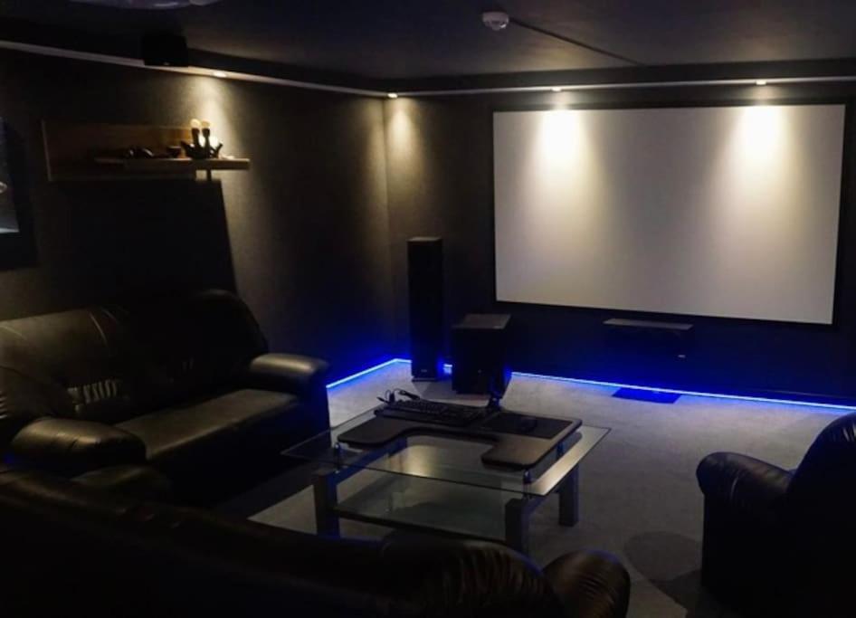 Luxury 8 Pax Apartment