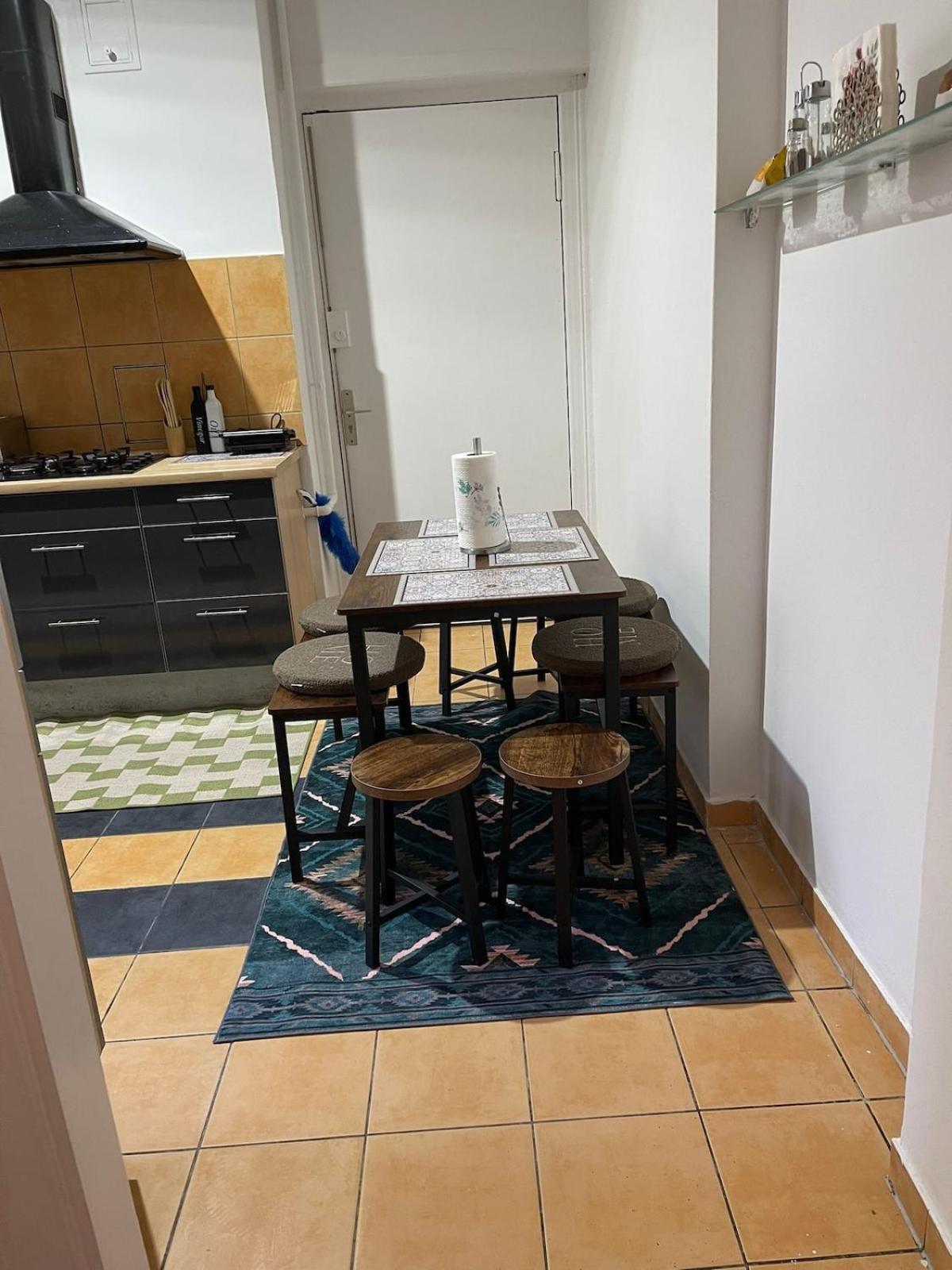 5-room Schoeneberg Apartment Berlin