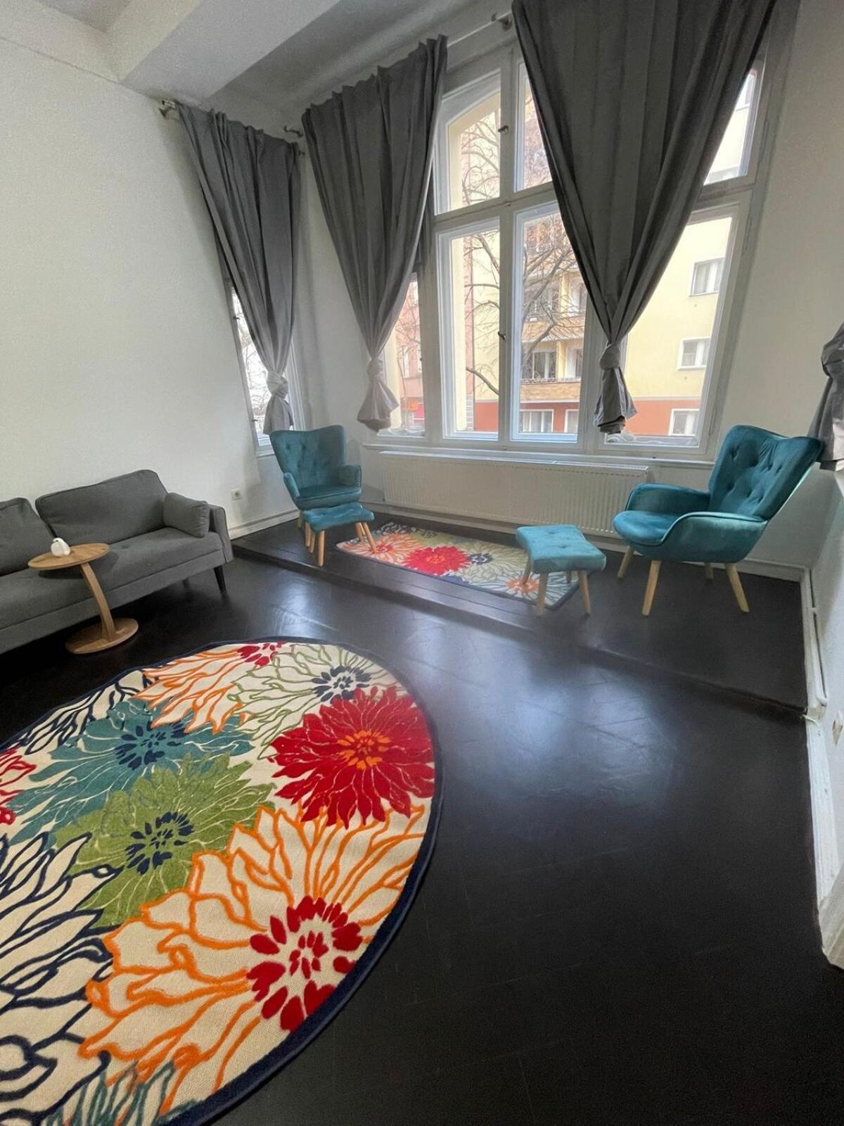 5-room Schoeneberg Apartment