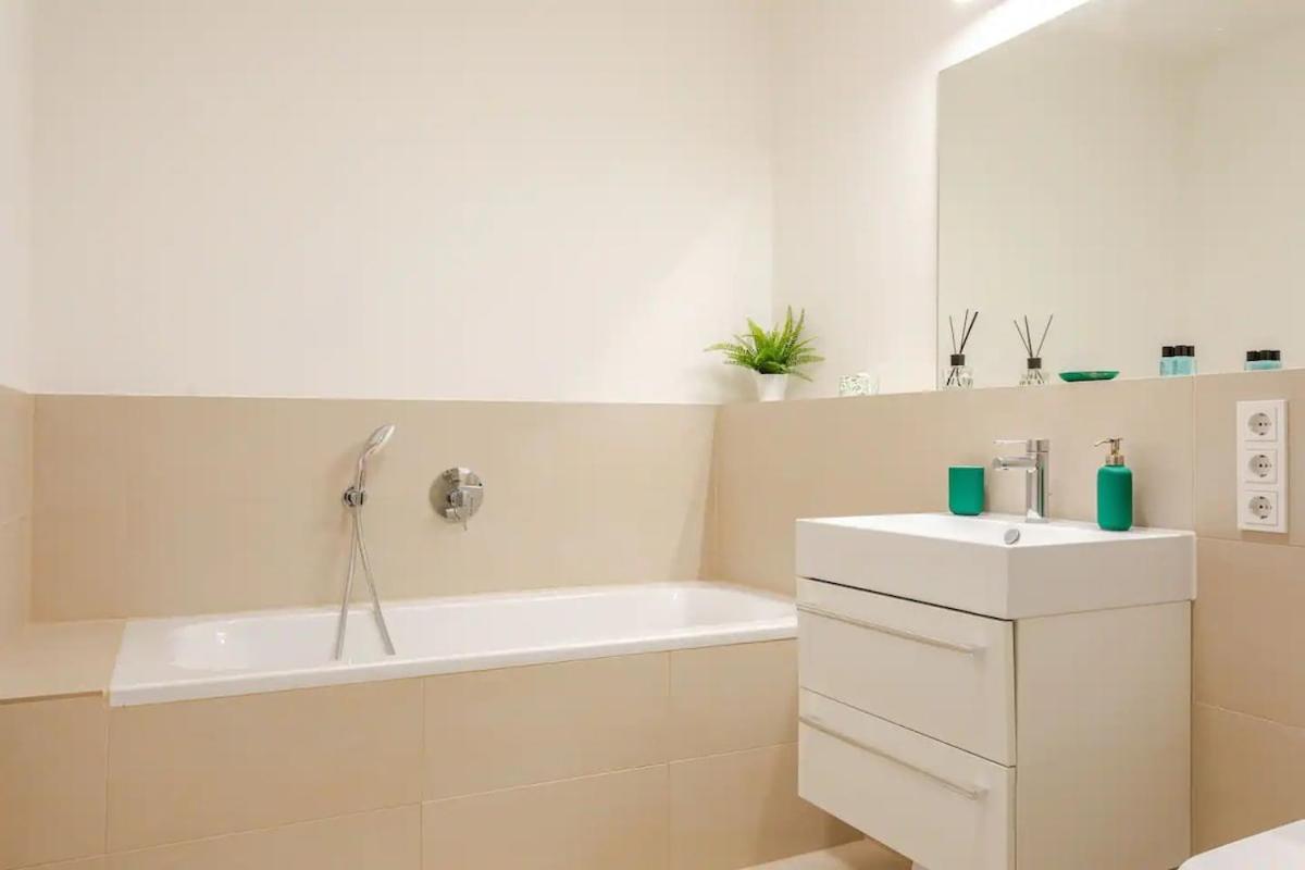 Hj 18 By Rockchair Apartments L Superhost Status L Super Flat, 2 Bedrooms 2 Bathrooms Balcony Elevator Welcomes You! *