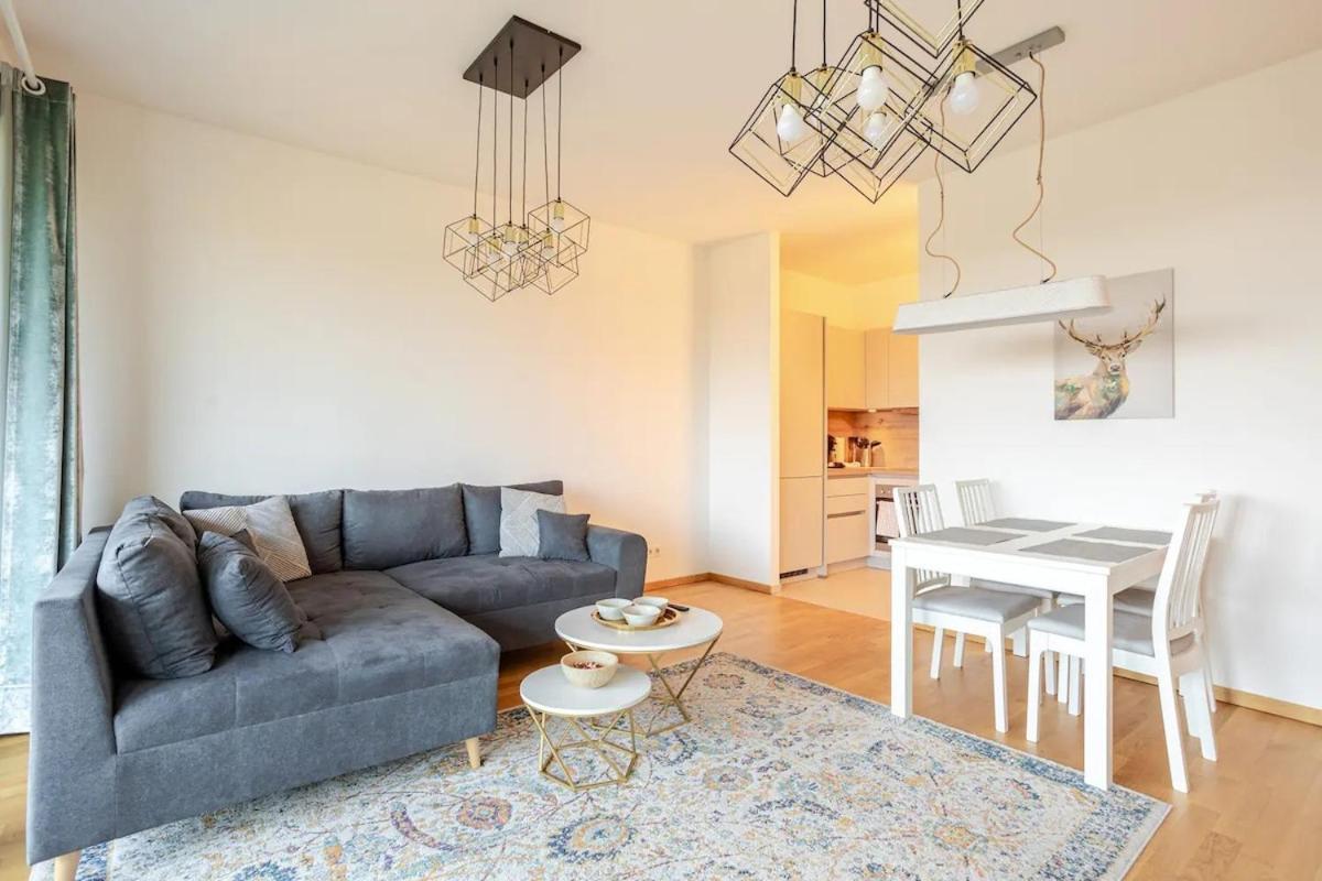Hj 18 By Rockchair Apartments L Superhost Status L Super Flat, 2 Bedrooms 2 Bathrooms Balcony Elevator Welcomes You! *