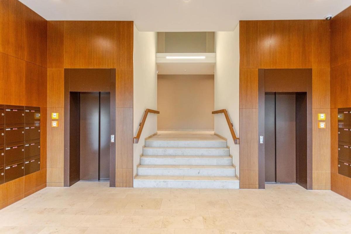 Hj 18 By Rockchair Apartments L Superhost Status L Super Flat, 2 Bedrooms 2 Bathrooms Balcony Elevator Welcomes You! *