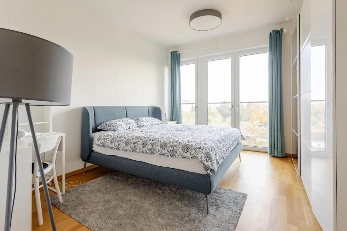 Hj 18 By Rockchair Apartments L Superhost Status L Super Flat, 2 Bedrooms 2 Bathrooms Balcony Elevator Welcomes You! Apartment