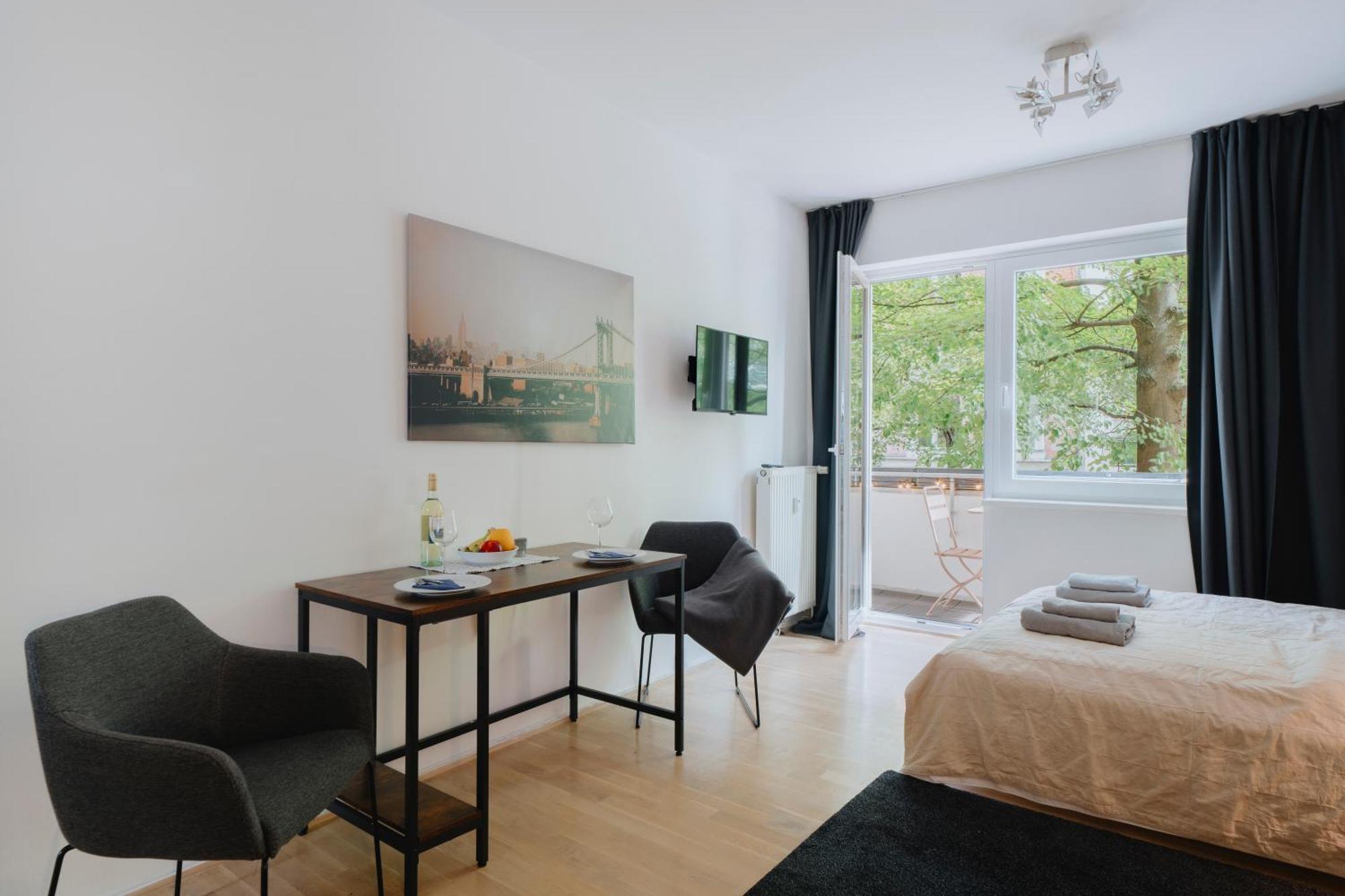 Apartamento Lovely With Balcony - Cozy , Near Kadewe & Kurfuerstendamm Berlim