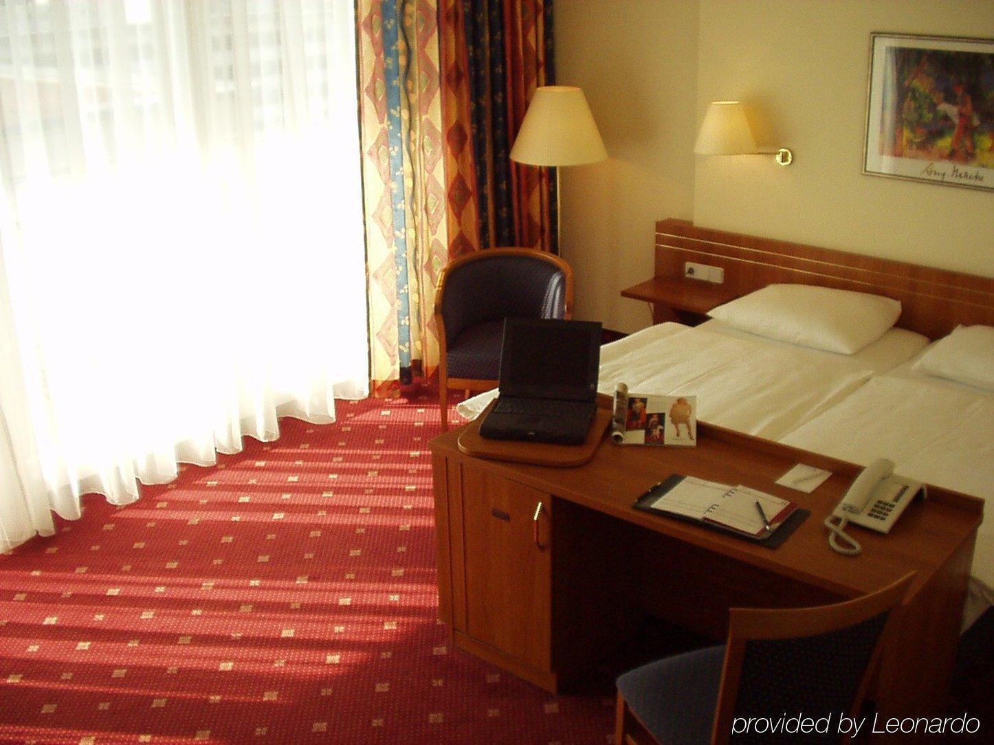 Centro West Hotel