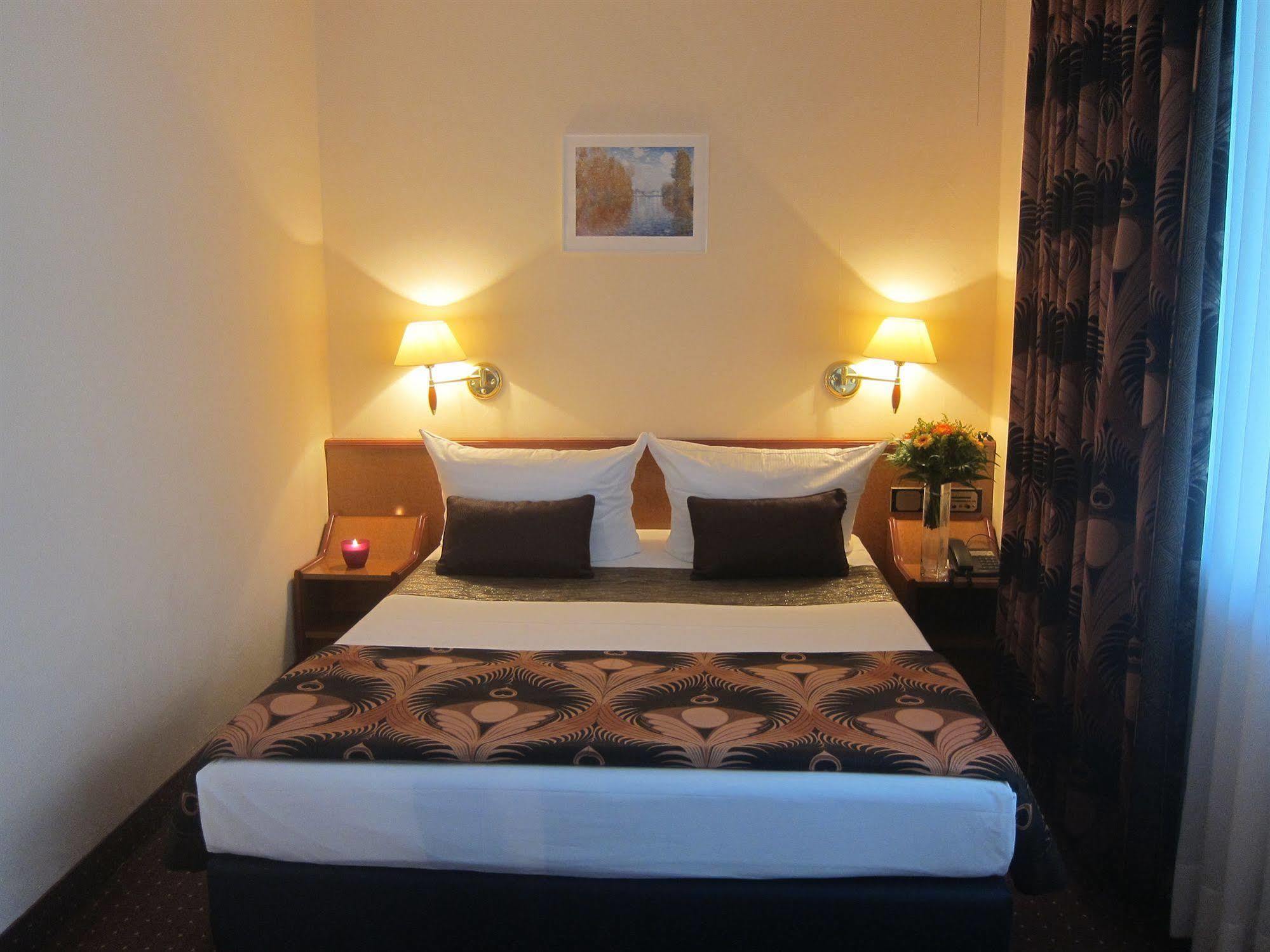Atrium 2*