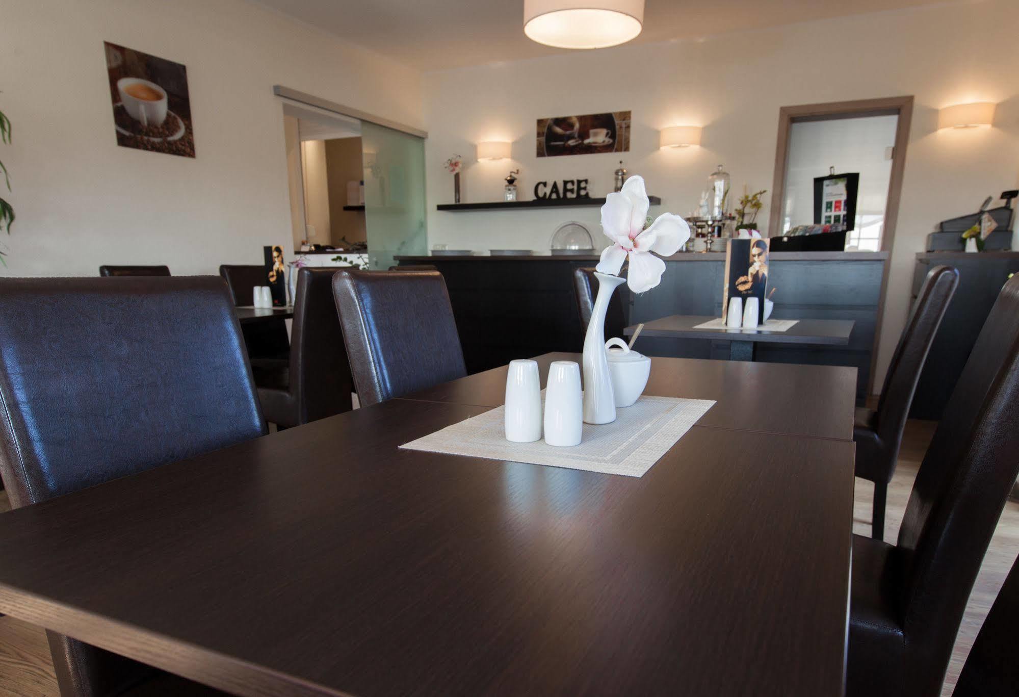 Garni-hotel An Der Weide Hotel