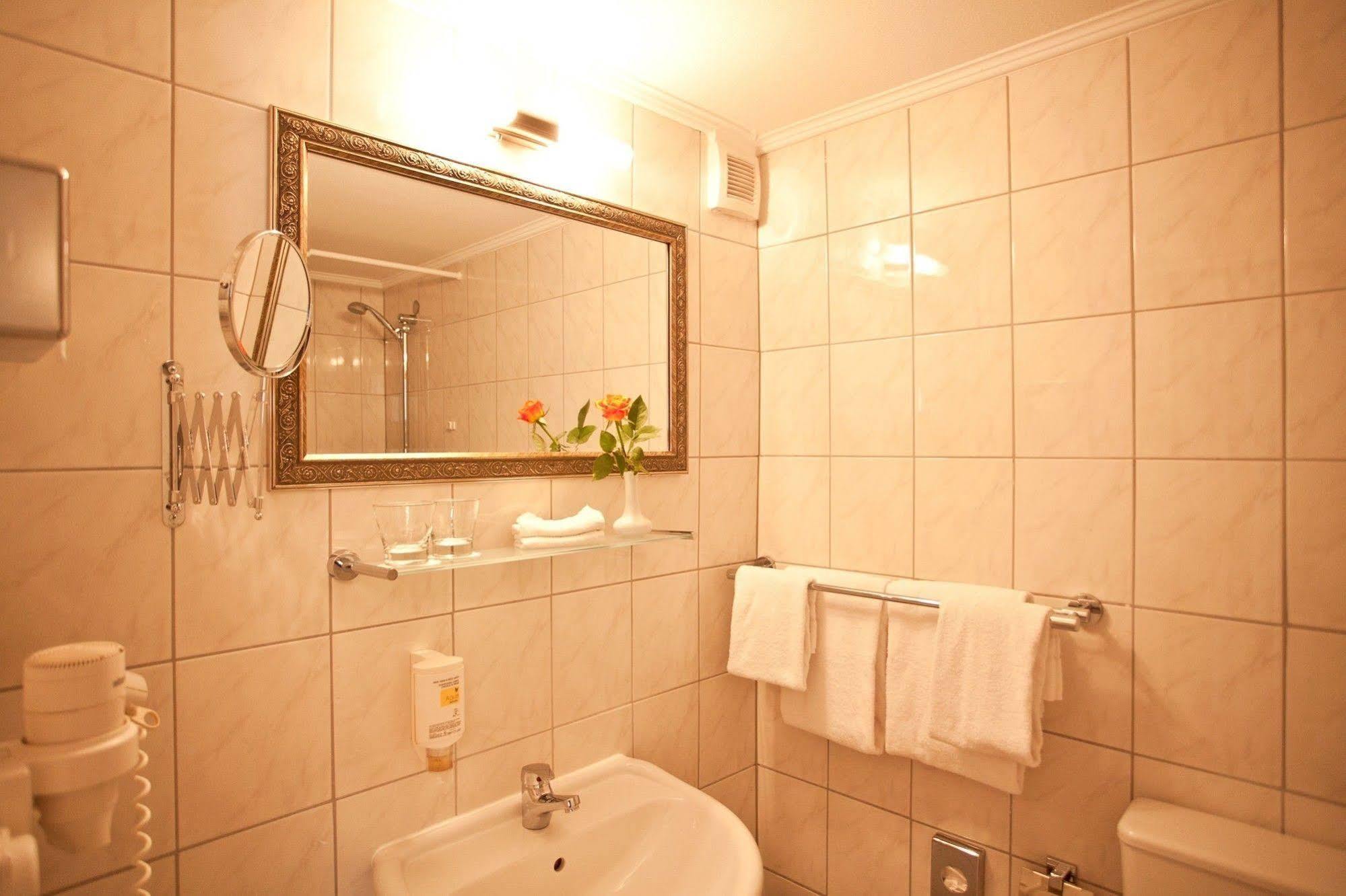 Safestay Hotel 3*