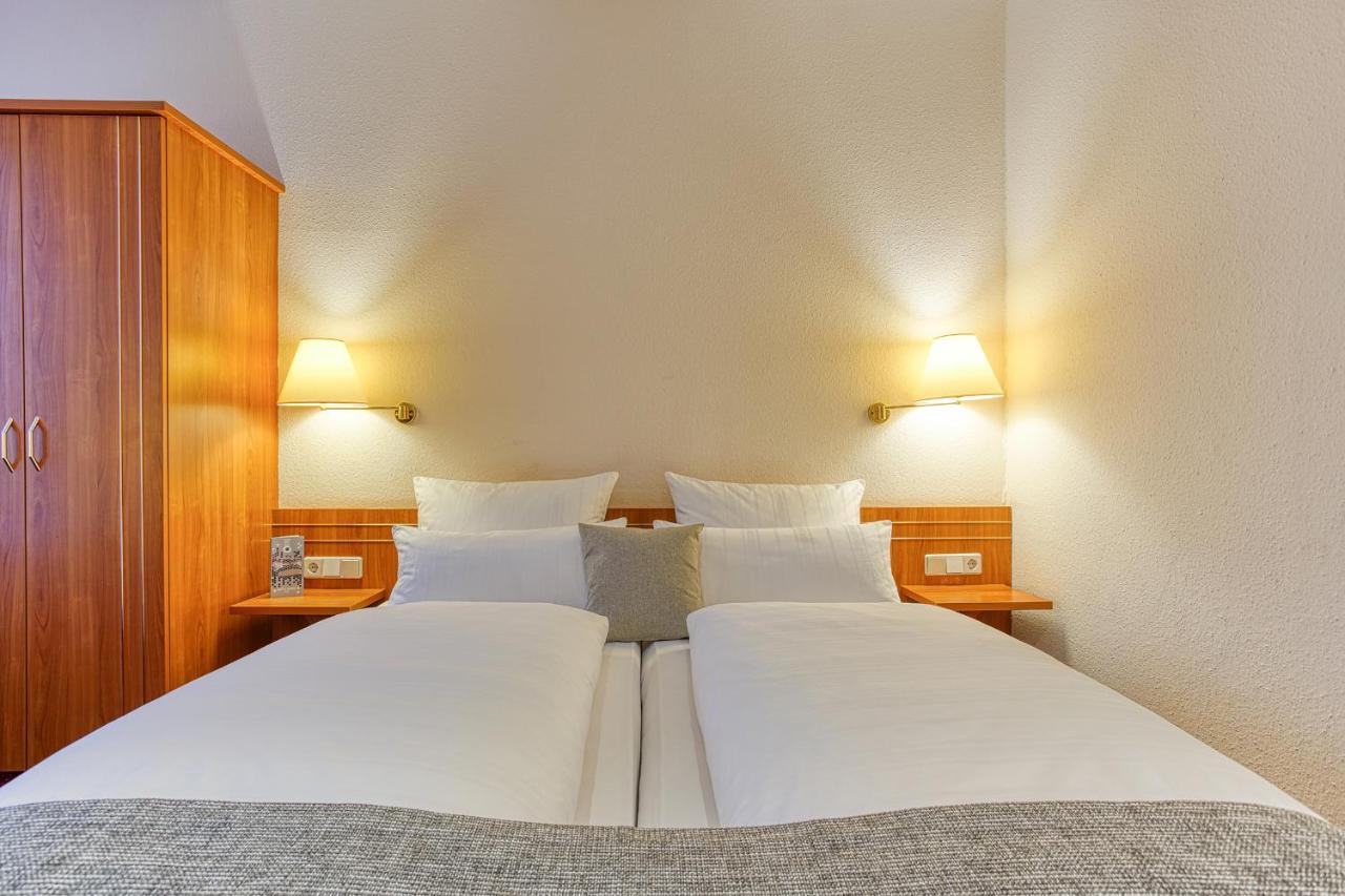 Centro West Hotel 4*