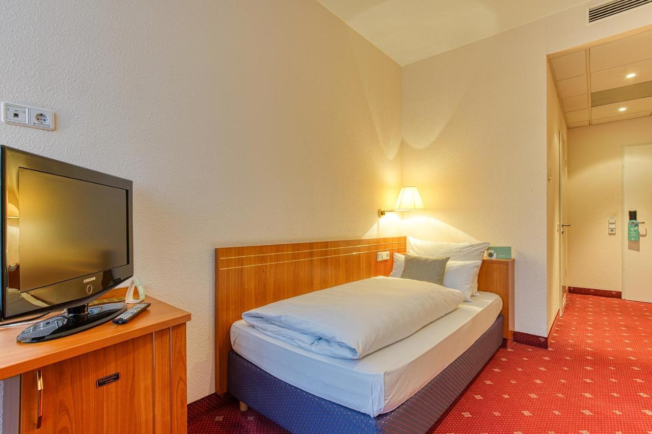 Centro West Hotel 4*