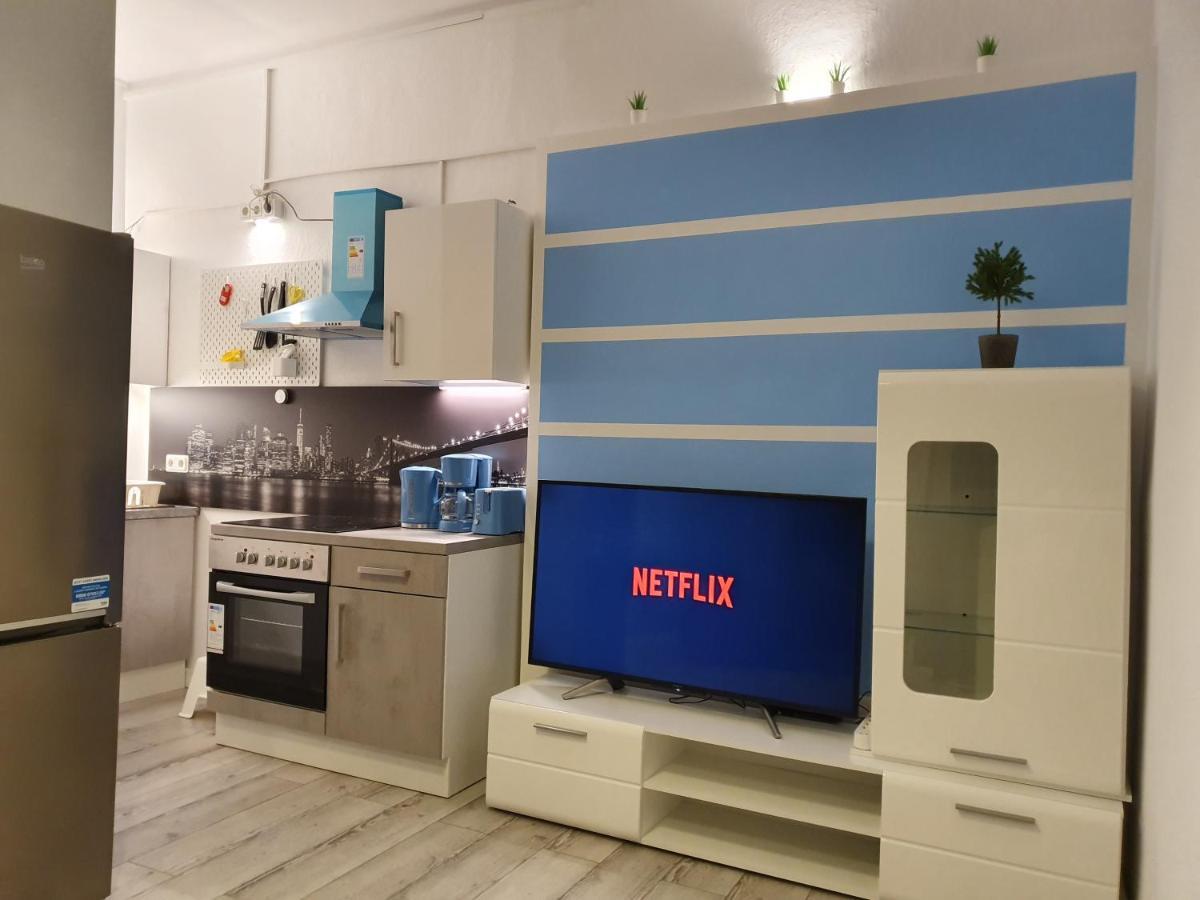 Central Lichtenberger For 6 People Apartment Berlin