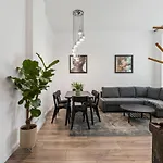 The Tieckstr Loft For Up To 7 People With 2 Bathrooms