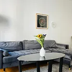 Modern Apartment In Mitte