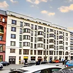 Modern Apartment In Mitte