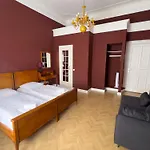 Hotel-Maison Am Olivaer Platz