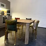 Classic Black Room In Vibrant Area 6