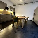 Classic Black Room In Vibrant Area 6