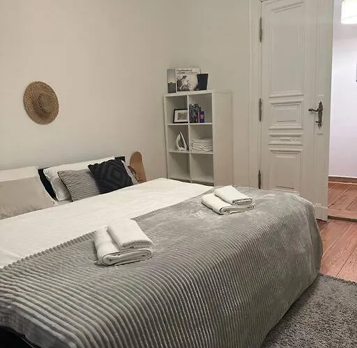 Grosses Apartment Am Kudamm