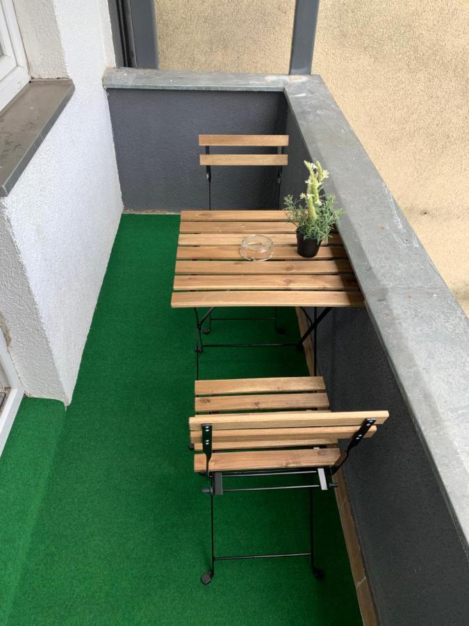 Lebt-wohnung Fur Bis Zu 12 Personen Berlim