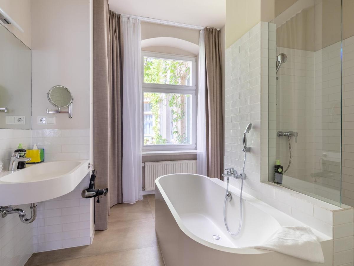 Schoenhouse Avenue - Digital Access Berlin