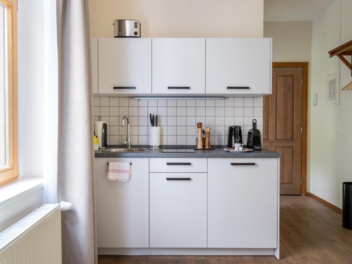 Schoenhouse Avenue - Digital Access *