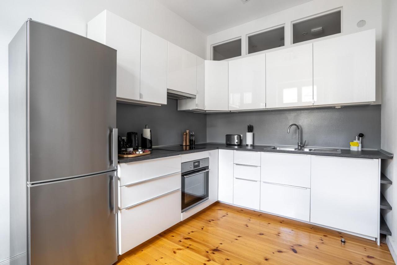 Schoenhouse Avenue - Digital Access *