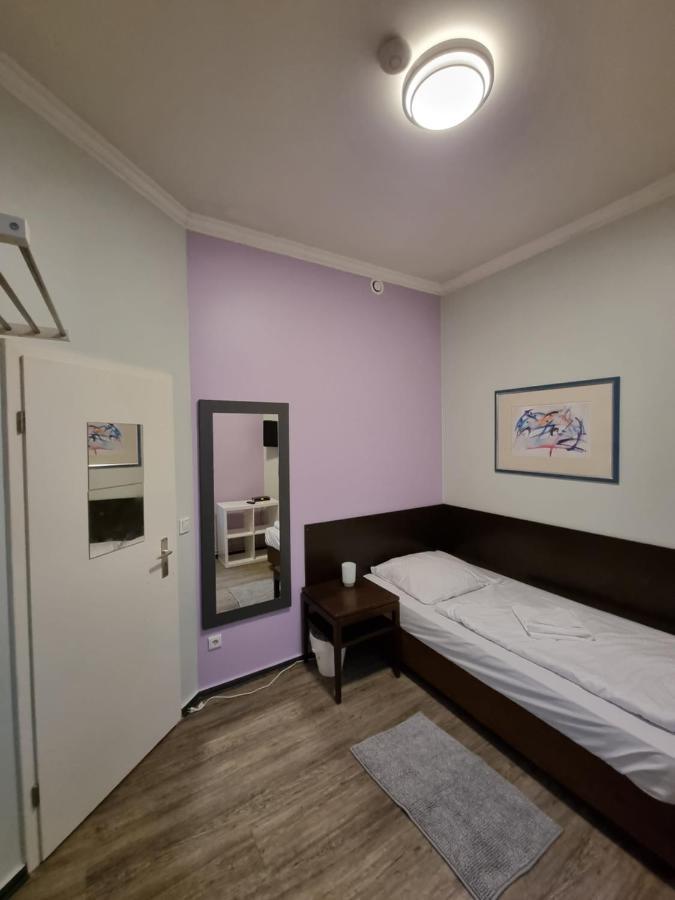 Albert Rooms *