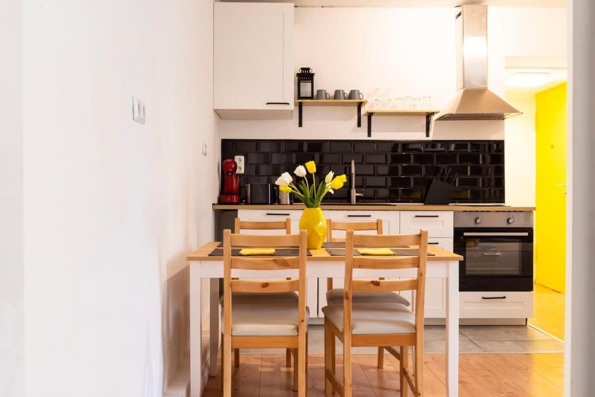 Apartment 2 Bedroom In Great Location In Kreuzberg *