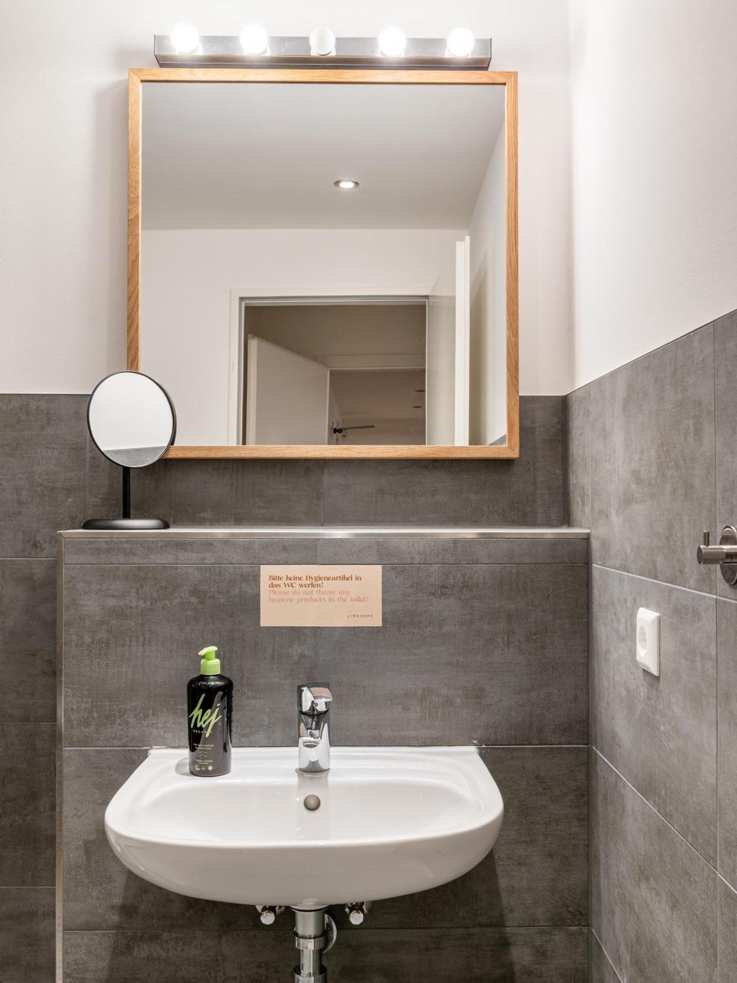 Schoenhouse Street Aparthotel *