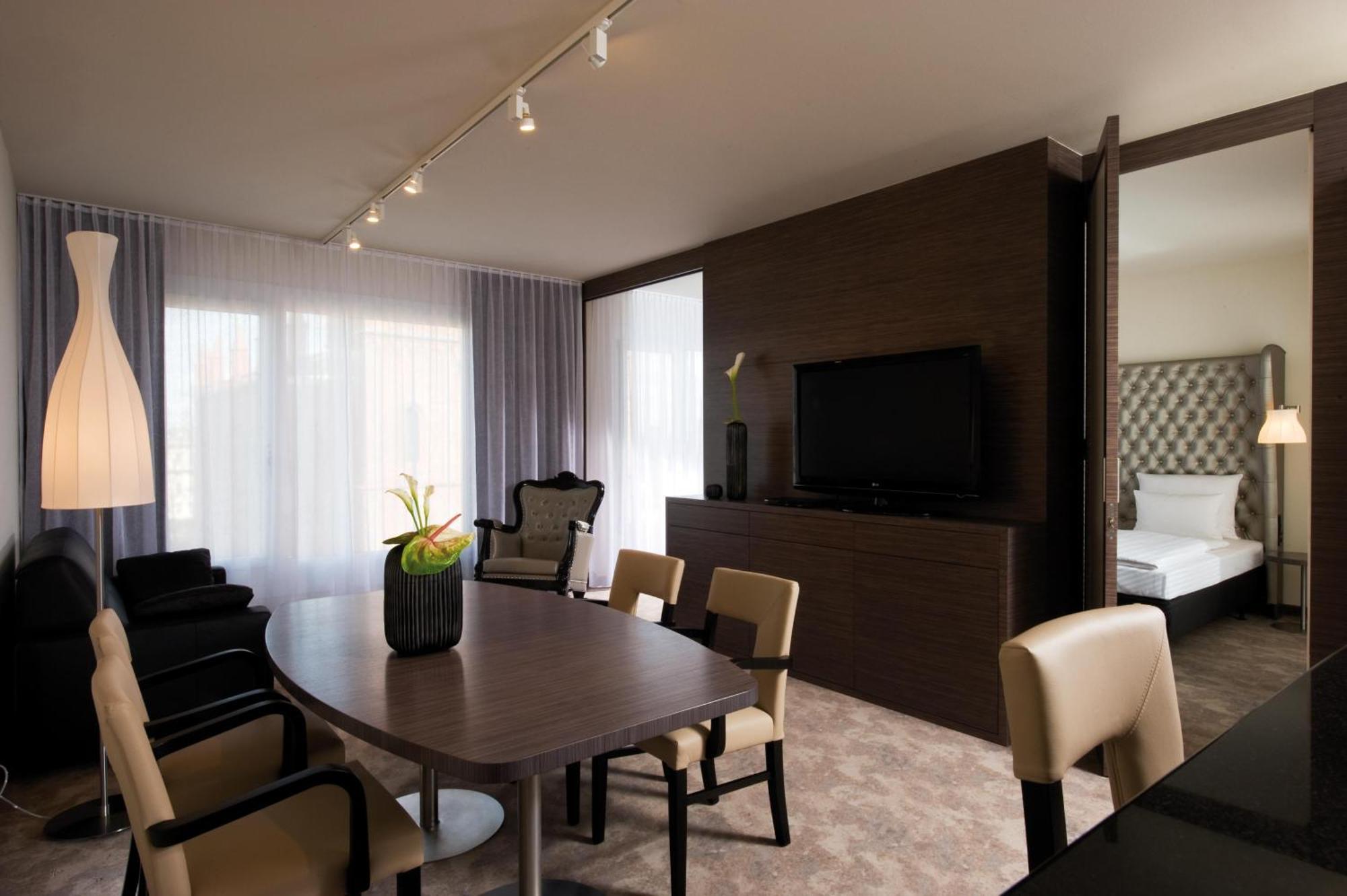 Arcotel John F 4*
