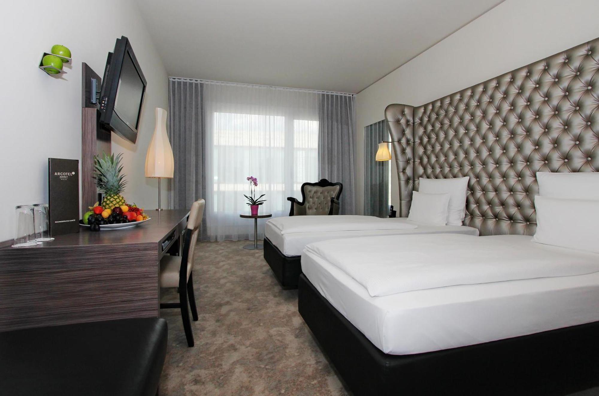 Arcotel John F